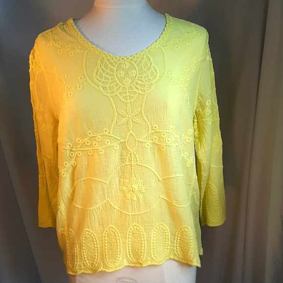 NWT! Women's Yellow Top Embroidered by Studio JPR - Picture 2 of 12